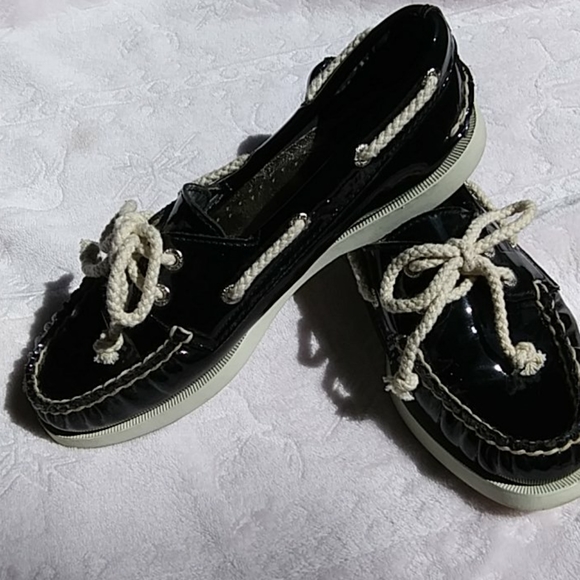 Shoes - Picture 3 of 4